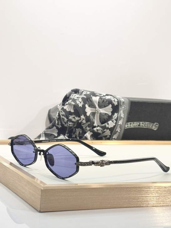 Picture of Chrome Hearts Sunglasses _SKUfw77670056fw